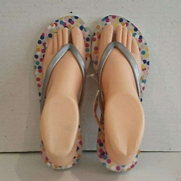 NEW -‎ LESPORTSAC SILVER FLIP FLOPS (sz 7/8) - Picture 1 of 6